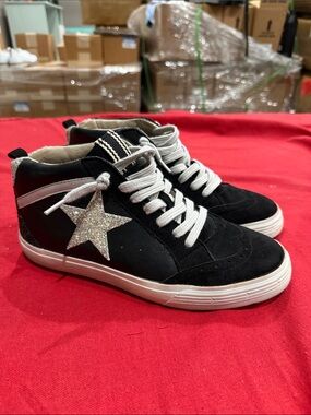 ShuShop Black High-Top Sneakers with Silver Glitter Star Accent